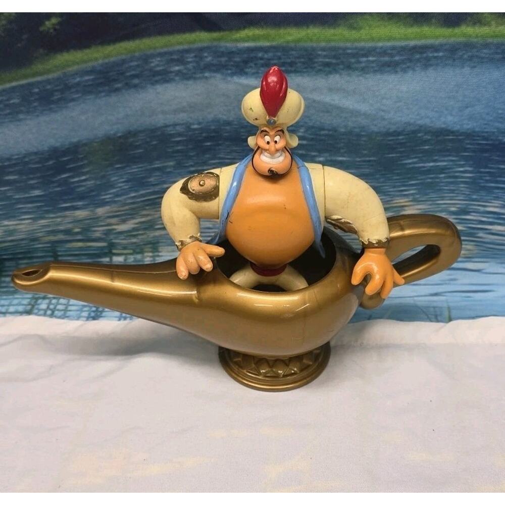 Disney's Aladdin Movie Parade Leader Genie 5.5" Tall Action Figure 1993 & Lamp